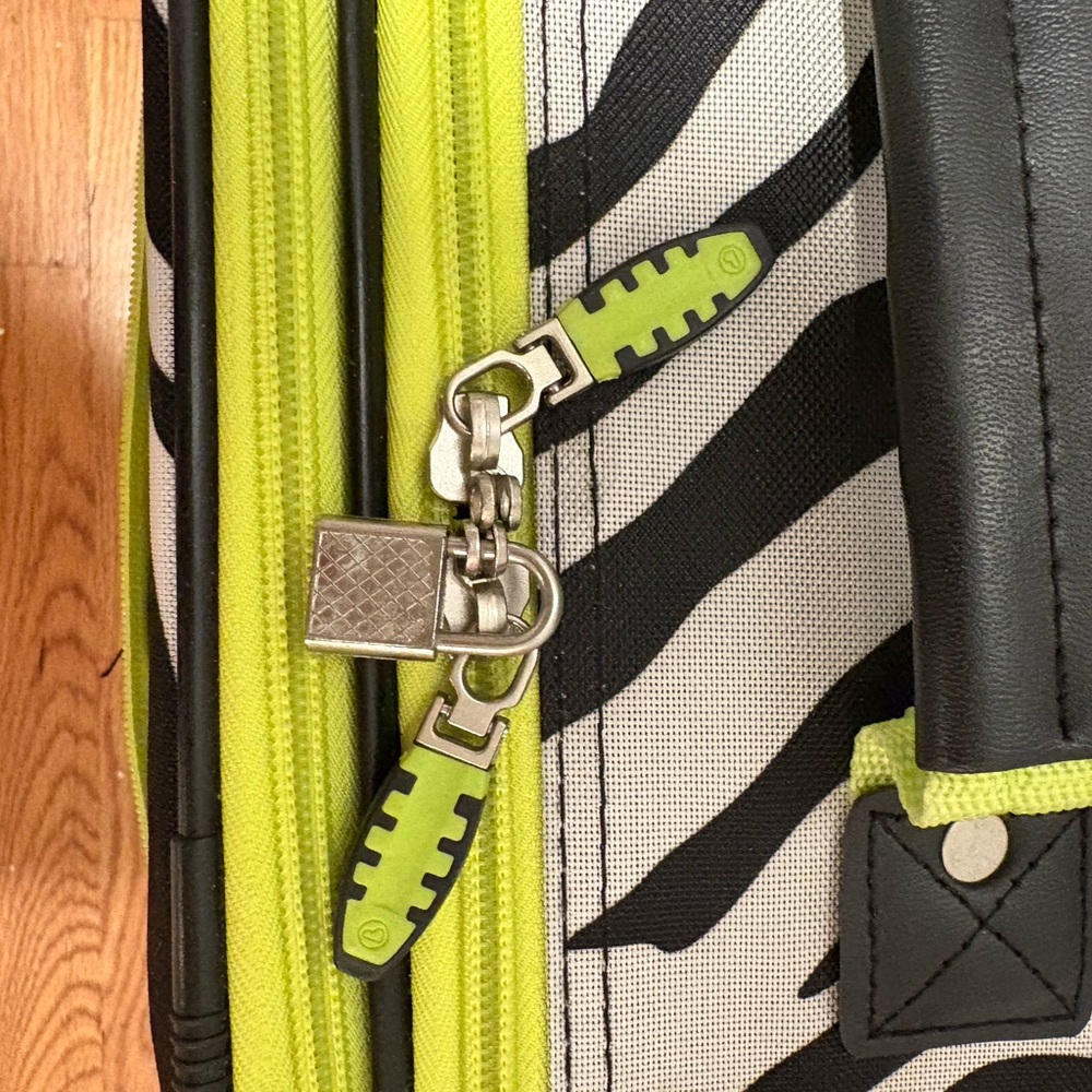 Kohl's Zebra Print Luggage Set with Lime Accents - Picture 6 of 9